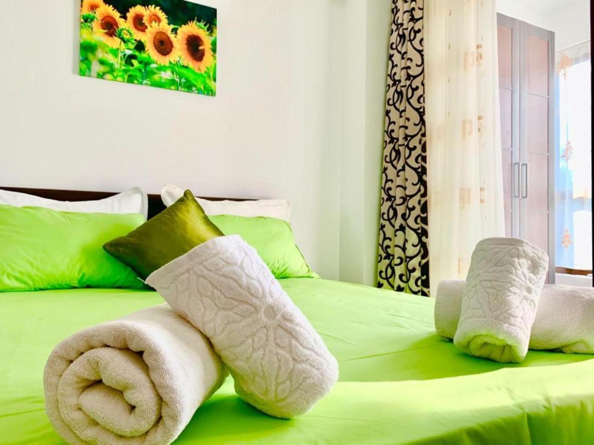 Elyse Comfortable Apartment Close To Palas Mall Iasi Exterior photo